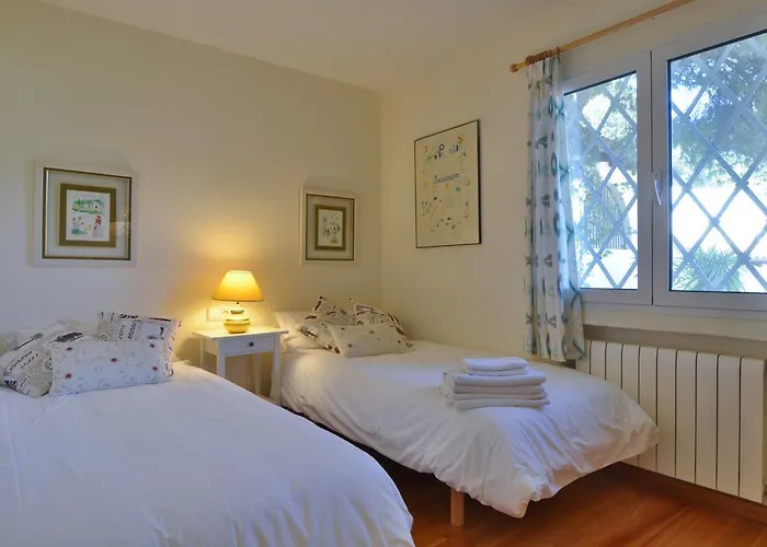 Villa With Enchanting Sea Views And Pool For 7 Guests
