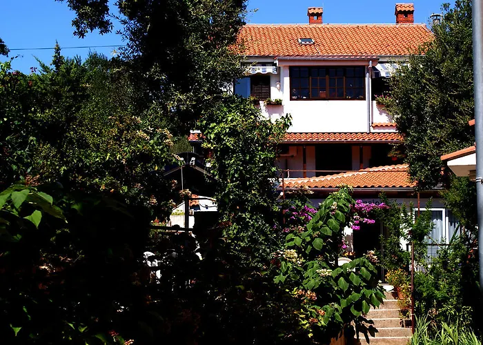 Ana Rooms