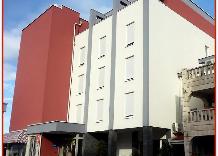 Hotel Dina