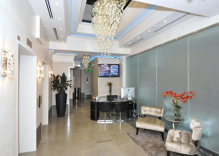 Yonge Suites Apart Hotel