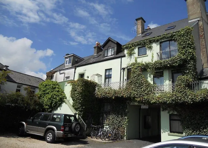 Crescent Close