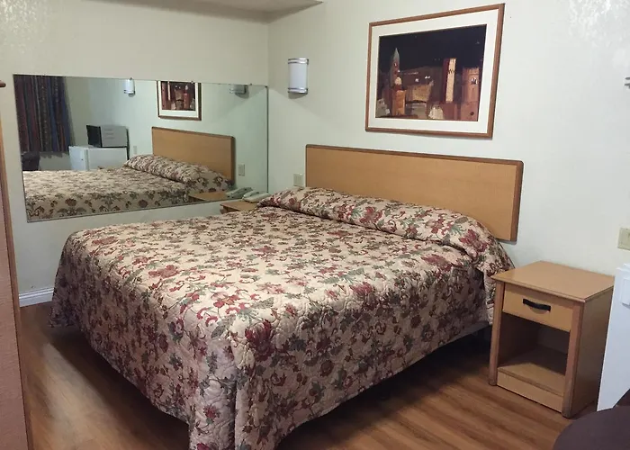 American Inn & Suites Pomona