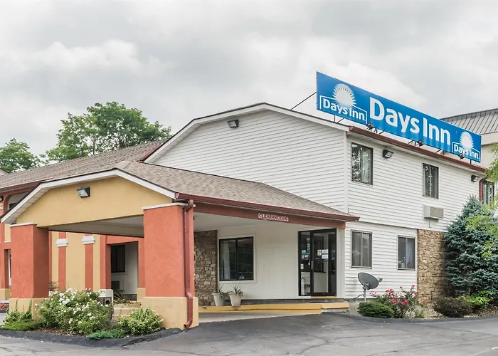 Days Inn By Wyndham Bloomington