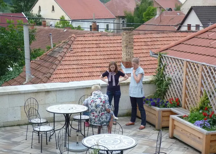 Erzsebet Pince