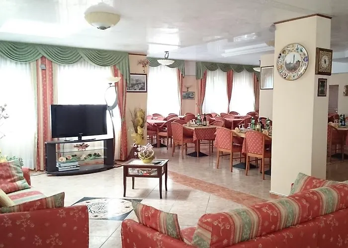 Hotel Holiday House