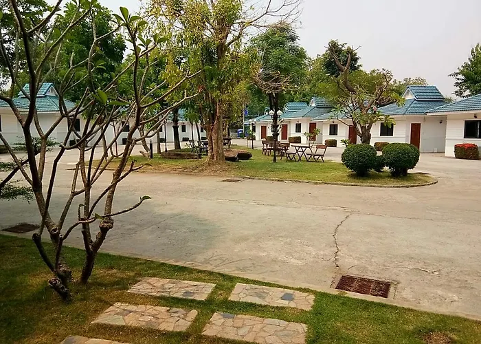 โรงแรมฟ้าพราวฝน Fah Proud Fon Hotel