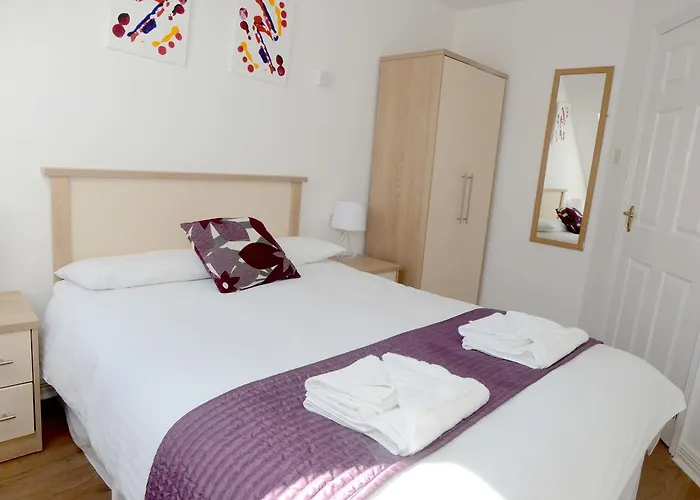The Helm Apartments & Lodge B&B