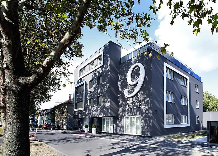 Hotel 9