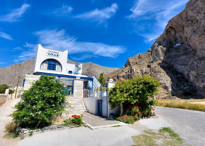 Onar Rooms & Studios Perissa 