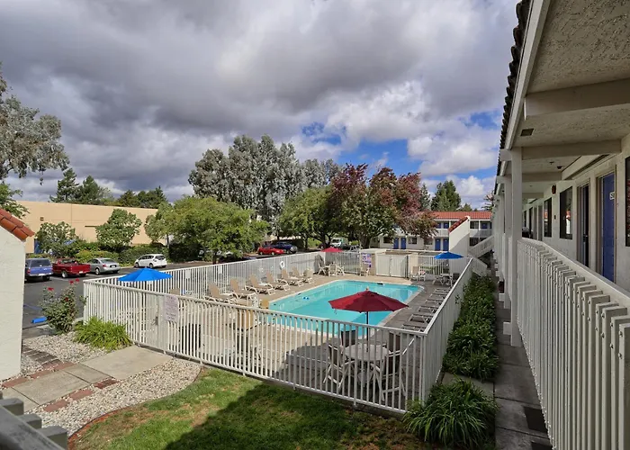 Super 8 By Wyndham Petaluma
