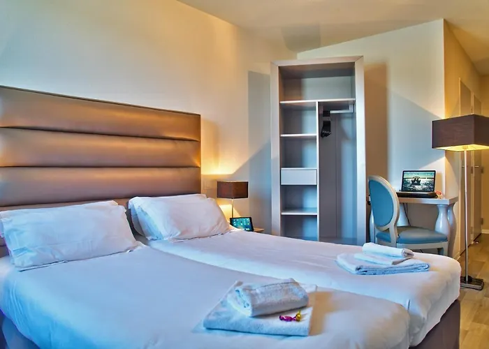 Adonis Hotel Bayonne