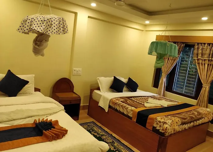 Travellers Jungle Camp-Sauraha