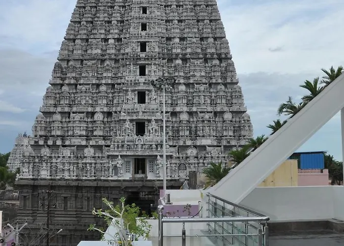 Sri Sarvesha Js Palace Temple View