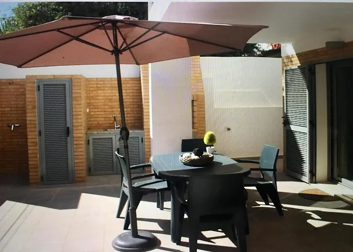 Villa De Vacances 3 Chambres Et 6 Couchages Max. A Proximite De Mer A Praia Verde Algarve