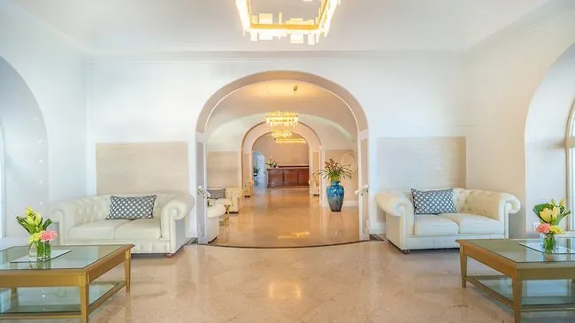 Lloyds Baia Hotel