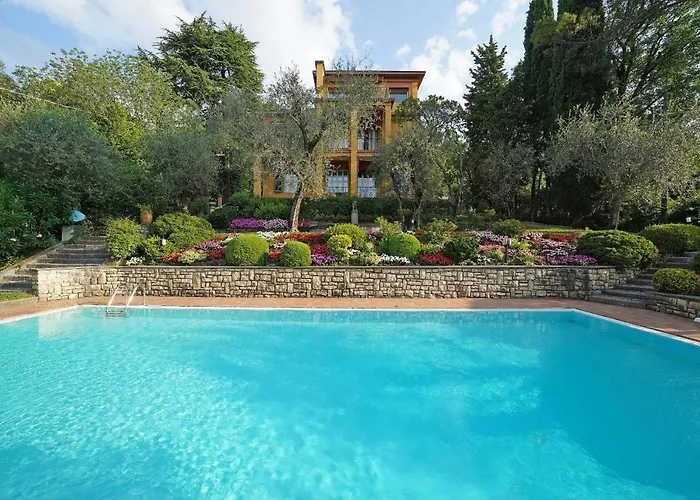 Villa Vibe Luce, Beautiful Period Villa With Private Pool And Lake View