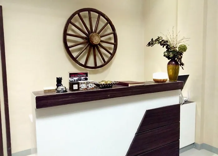 B&S Orchids Suites Hotel