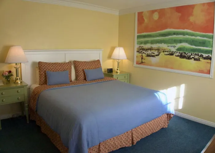 Bay Shores Peninsula Hotel