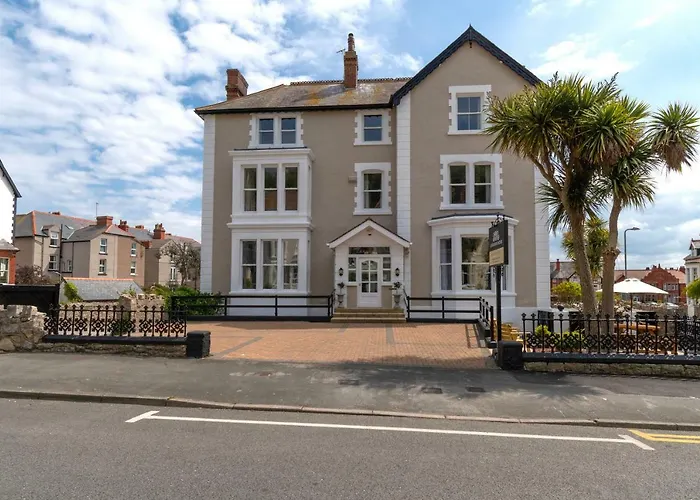 Lansdowne House With Private Car Park