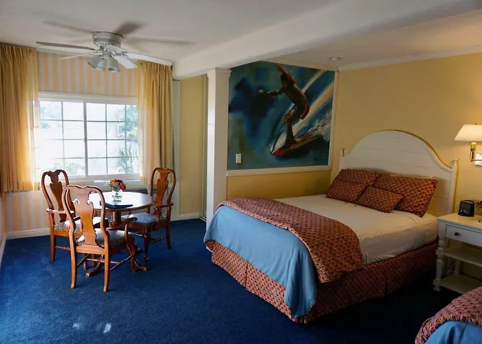 Bay Shores Peninsula Hotel