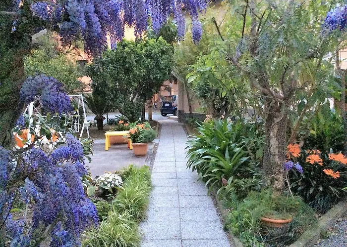 Hotel Fiorenza & Banksia Meuble