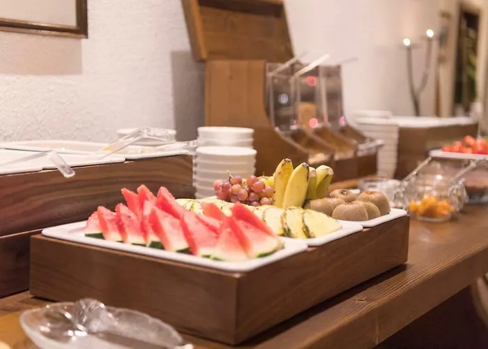 "Quality Hosts Arlberg Hotel Garni Moessmer"