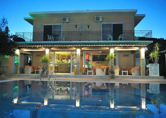Makis Louvlis Apartments