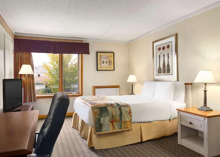 Travelodge By Wyndham Owen Sound On
