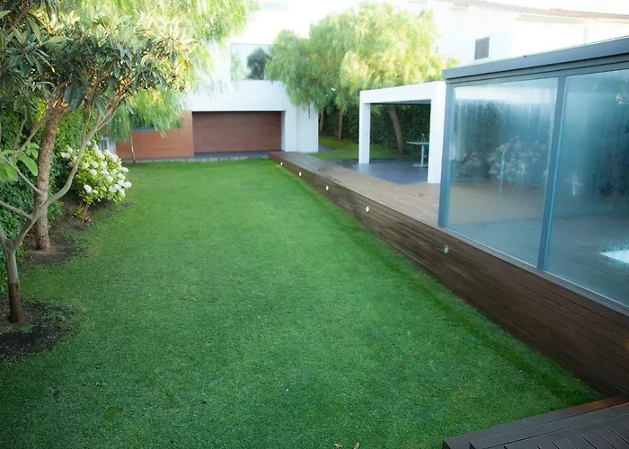 Apartment With Garden And Pool