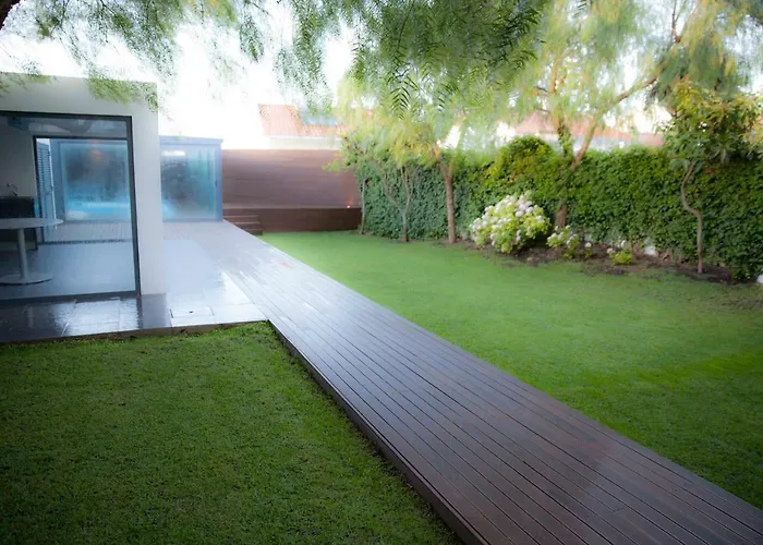 Apartment With Garden And Pool