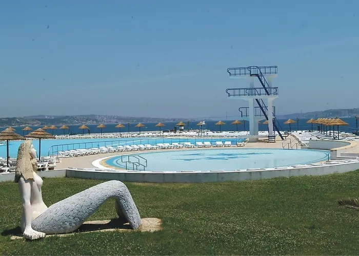 Entre O Mar E Lisboa