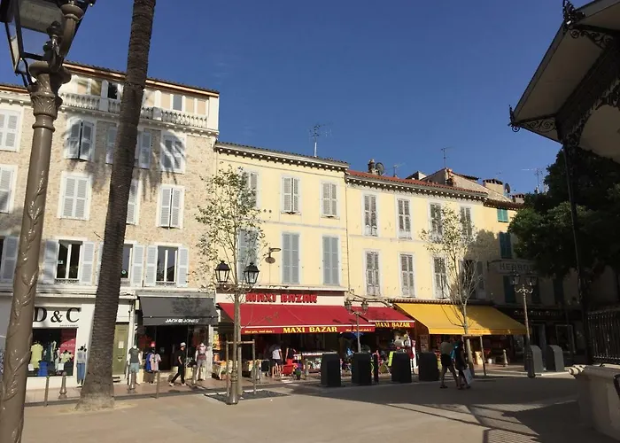 Bright & Modern Apartment In The Heart Of Antibes