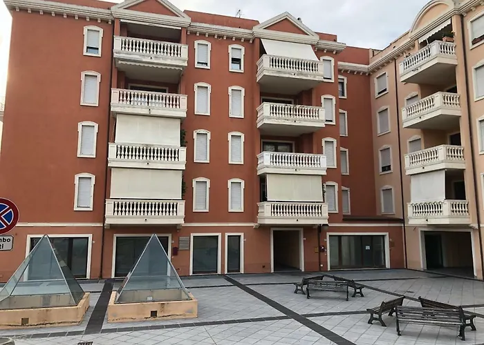Via Acquedotto N. 66, Condominio "Le Piramidi"