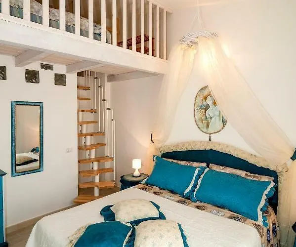 Sant'Anna Charming Apartments