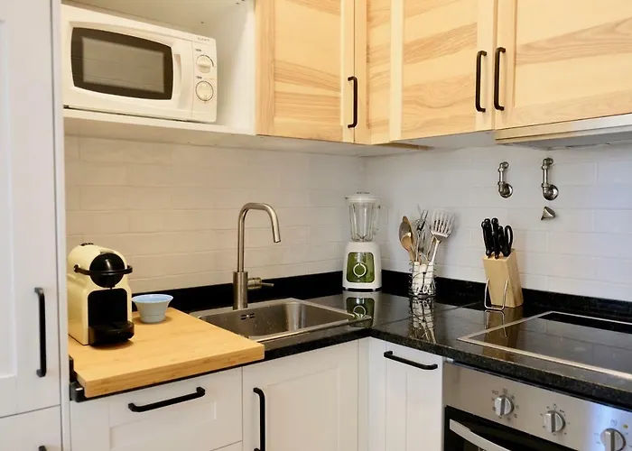 Peaceful & Spacious Apt With Parking & Queen Bed