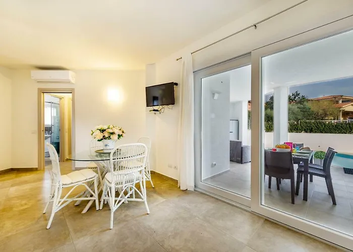 Caneis Apartments