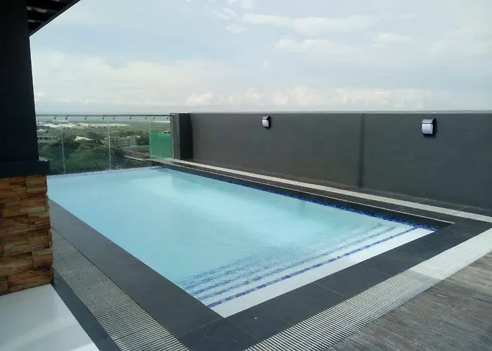 Cityscape Residences, Unit 702