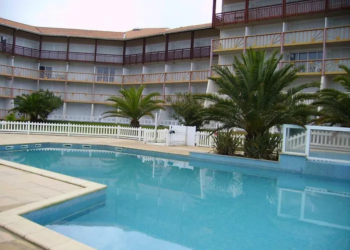 Les Landes Avec Piscine Et Pres Du Lac