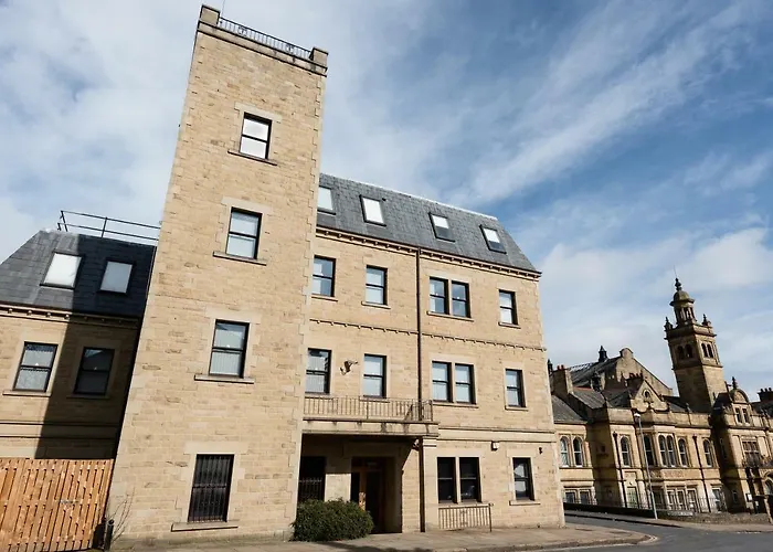 Halifax House, Studio Apartment 215