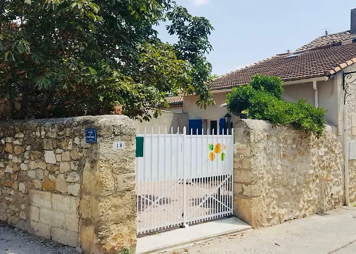 La Capucinette A L'Ombre Du Marronnier