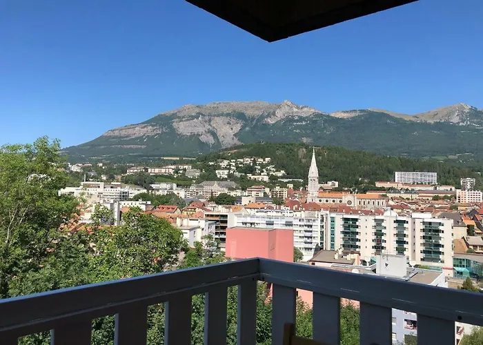 Appartement De Charme Idealement Situe
