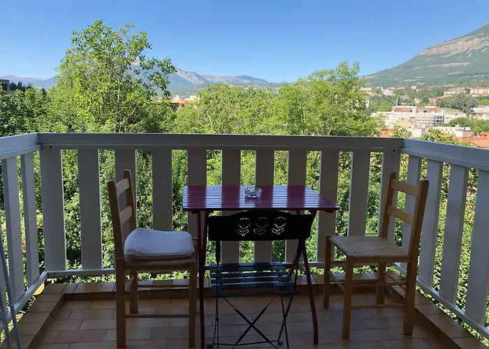 Appartement De Charme Idealement Situe