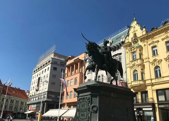 Main Square Dream Apartment