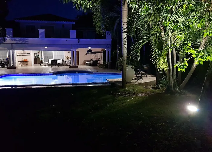 Villa M-6 Metro Country Club