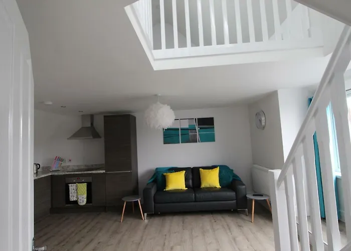 2 Serviced Apartments In Childwall-South Liverpool - Each Apartment Sleeps 6