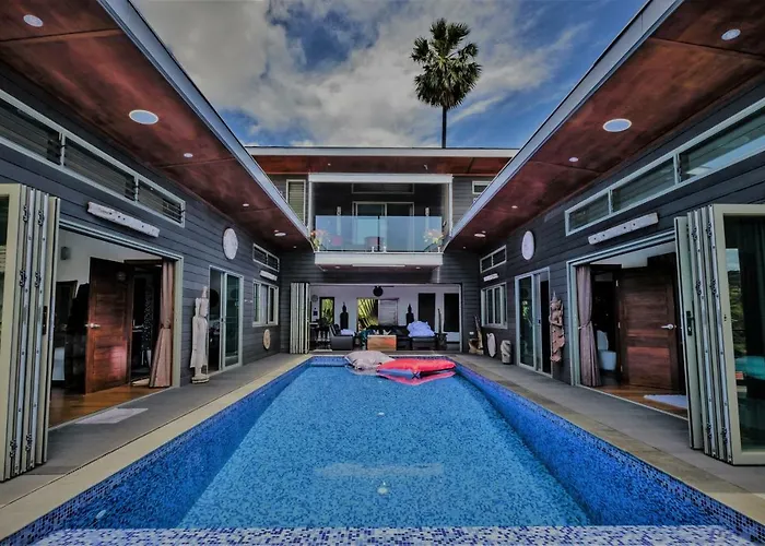 Stunning Villa With Ocean Views And Free Car