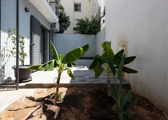 Kalamata Center Ground Floor 2Br Apt With Small Yard & 1Gbps Fiber