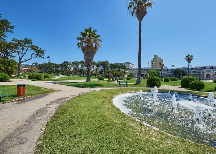 Beachfront Cascais,Estoril Apartment
