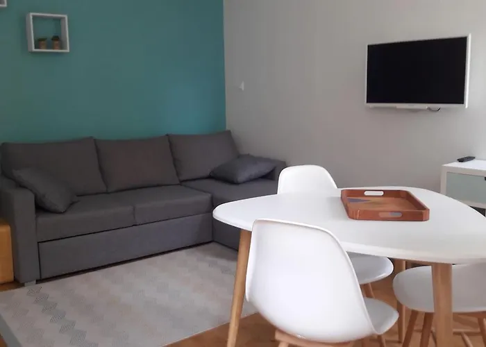 Un Appartement Lumineux Au Parc Beaumont