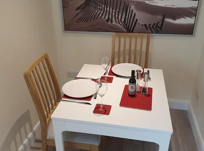Luxurious Luton Town Center Flat With Free Parking